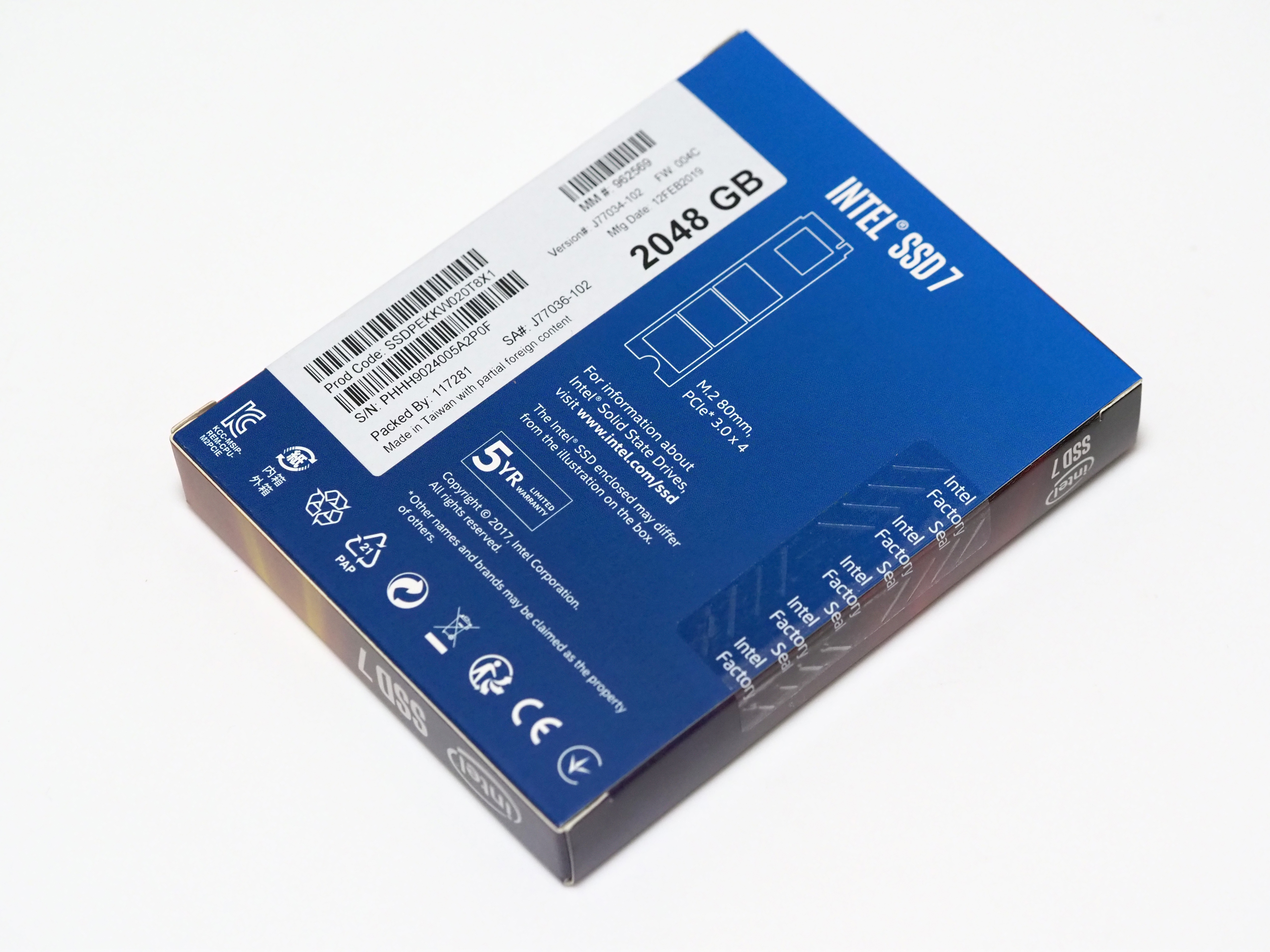 Intel SSD 760p M.2 PCIEx4 2TBモデル SSDPEKKW020T8X1 のレビュー - 読み書きの速度と性能