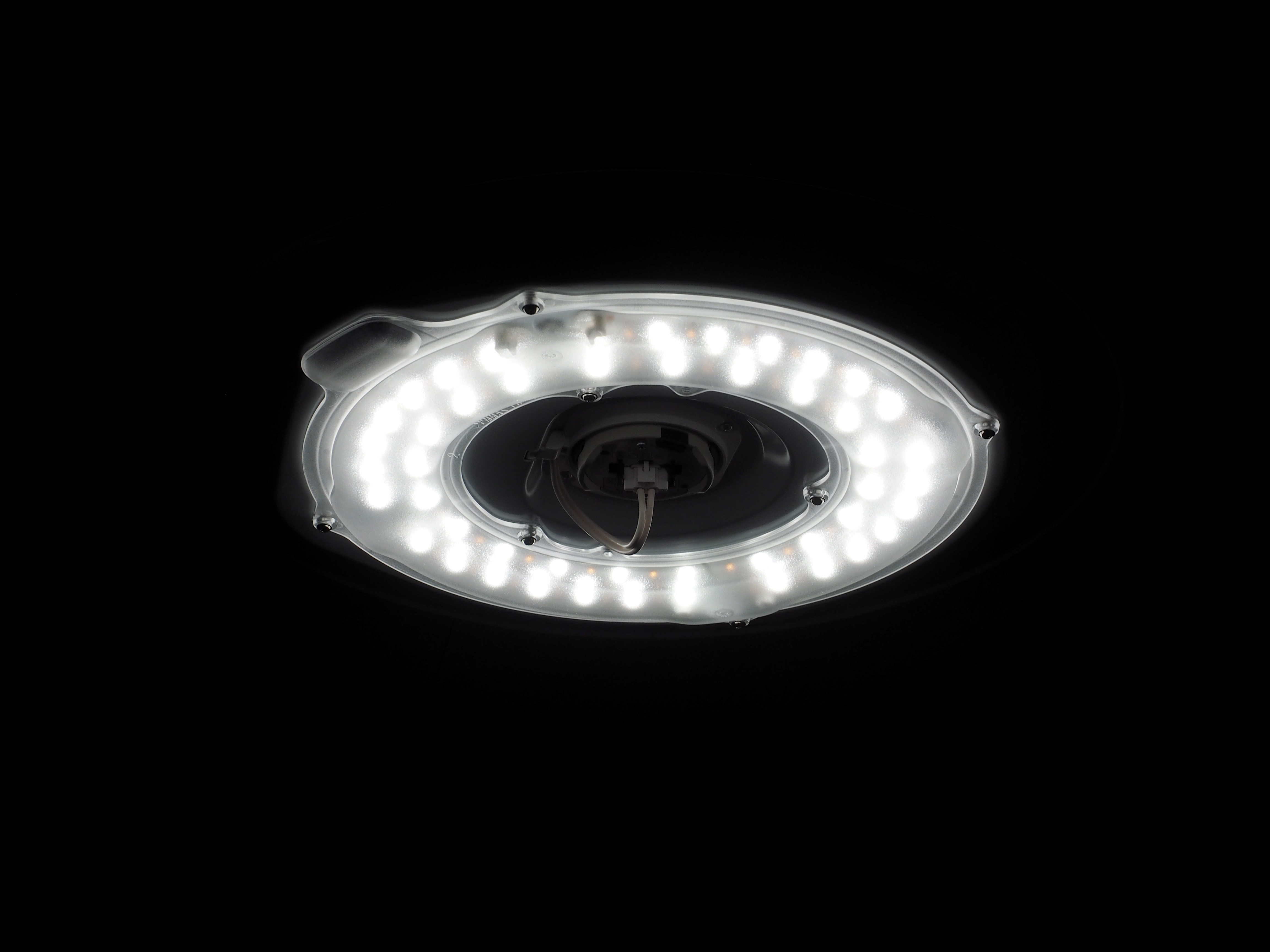 Panasonic LEDシーリングライト HH-LC464A のレビュー - 照明器具の交換と取り付け方法 | iPentec